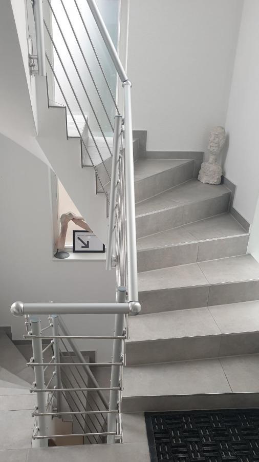 Apartments & Moeblierte Zimmer In Kahl Am Main, Kontaktloser Self Check-In, W-Lan, Schreibtisch, Duschbad, Kuechenzeile, Pkw-Plaetze Екстер'єр фото