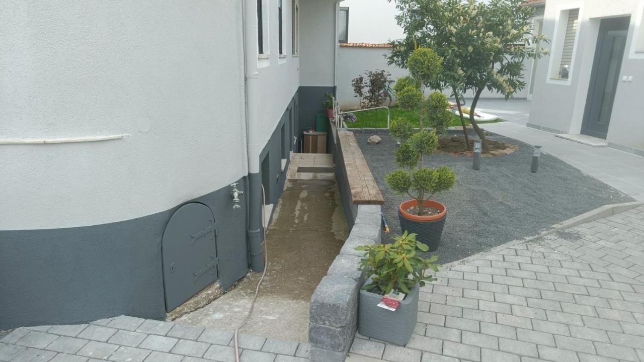 Apartments & Moeblierte Zimmer In Kahl Am Main, Kontaktloser Self Check-In, W-Lan, Schreibtisch, Duschbad, Kuechenzeile, Pkw-Plaetze Екстер'єр фото