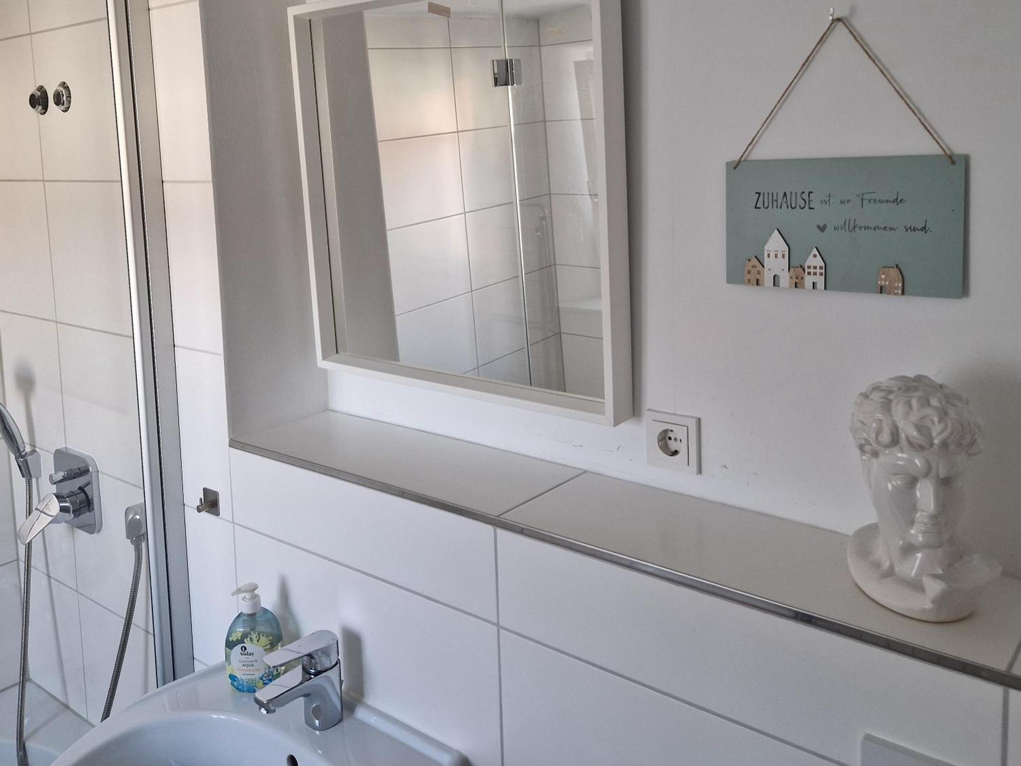 Apartments & Moeblierte Zimmer In Kahl Am Main, Kontaktloser Self Check-In, W-Lan, Schreibtisch, Duschbad, Kuechenzeile, Pkw-Plaetze Номер фото